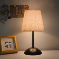 Lámpara de mesa LED Jiuyi, diseño moderno, brillo ajustable de tres colores, superventas, decoración de habitación, lámpara de hongo, fuente de alimentación de CA