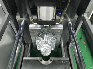 Máquina de moldeo de plástico para <span class=keywords><strong>mascotas</strong></span> de diseño chino, maquinaria química de soplado de dos Hosts () - Product Image 5