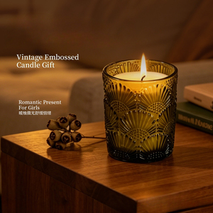 Vela Aromática Vintage con Patrón en Relieve, Vela Literaria de Nicho, Vela Perfumada para Dormitorio, Adorno de Ambiente de Alta Gama - Product Image 1
