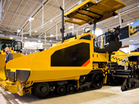 Petite machine de finisseur d'asphalte du finisseur AP355F de béton d'asphalte avec la largeur maximale de 3m
