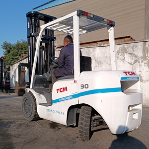 Montacargas Usado de Alta Calidad, Original, Diésel, TCM/KOMATSU/HELI FD30 FD50 FD70, 3 Toneladas, en Venta en Shanghái - Product Image 1