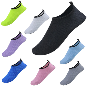 Chaussures <span class=keywords><strong>de</strong></span> plage pour hommes et femmes <span class=keywords><strong>pas</strong></span> chères chaussures <span class=keywords><strong>de</strong></span> natation spandex/pieds nus à semelle souple antidérapantes pour la plongée printemps et été - Product Image 1