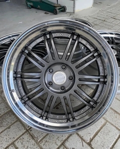 Rines de Aleación Personalizados Estilo VF1 de 2 Piezas en Negro Brillante con Labios Plateados 18x8.5 ET <span class=keywords><strong>43</strong></span> 18x9.5 Diseño de Orificios para Automóviles de Pasajeros Jdm - Product Image 1
