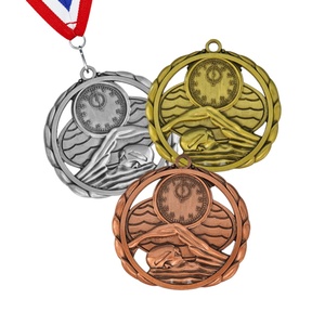 Trofeos y Medallas Deportivas Personalizadas para Muay Thai, Karate, Nieve, Gimnasia, Carreras, Juegos, Graduación, Ajedrez, Fútbol, Rugby y Bádminton - Product Image 3