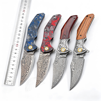 Couteau pliant en laiton Damas avec manche en fibre de carbone rouge et bleue, couteau de chasse incurvé pour le camping en plein air