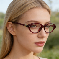 Nouvelles montures de lunettes tendance 2026 pour femmes, style œil-de-chat, en TR90 de qualité supérieure, disponibles en stock, personnalisables avec logo, coloris écaille, rouge et noir.