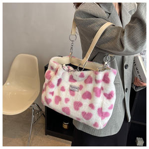 Sac à bandoulière en peluche pour femme, fourre-tout, <span class=keywords><strong>portefeuille</strong></span> en fourrure avec amour, tendance hiver 2022 - Product Image 3
