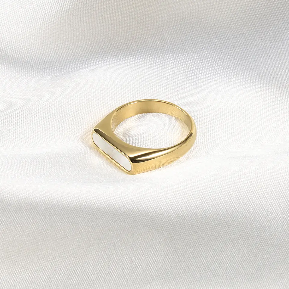 Desain khusus baru disesuaikan baja nirkarat gadis cincin persegi cangkang wajah Ins Mode gaya angin dingin cincin emas wanita