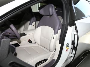 سيارة سيدان كهربائية فاخرة طراز 12 ماكس عالية السرعة تدعم الشحن السريع لسيارة الطاقة الجديدة مع التوجيه الأيسر - Product Image 3