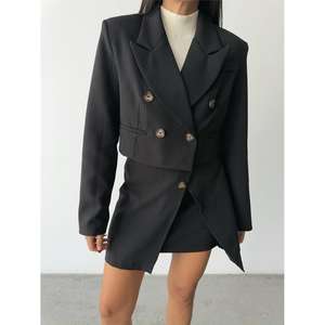 ชุดเสื้อครอปและกระโปรงติดกระดุมสำหรับผู้หญิง สีดำ - Product Image 1