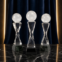 Trophée en cristal torsadé de style moderne, de haute qualité, écologique, avec base noire, gravure au laser, design personnalisé