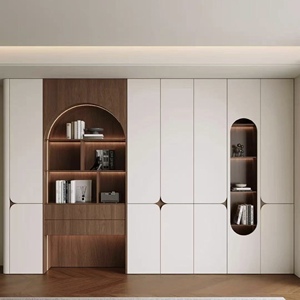 رفوف كتب خشبية مطلية بالمسحوق الأبيض مبنية في حائط - Product Image 1