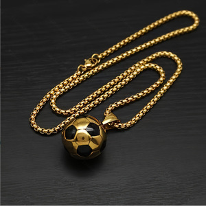Collier pendentif football en acier inoxydable, style sportif créatif, personnalisé, tendance européenne et américaine, vente chaude - Product Image 1