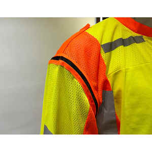 Chaqueta cortavientos reflectante personalizada del fabricante Chaqueta impermeable de seguridad con cremallera y bolsillos color amarillo - Product Image 5