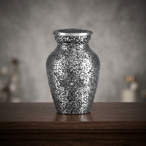 Urne funéraire en métal, urne commémorative ovale, vase commémoratif, croix celtique argentée, 200 pouces cubes, artisanat indien, décoration pour la maison - Product Image 1