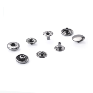 <span class=keywords><strong>Gros</strong></span> <span class=keywords><strong>bouton</strong></span> <span class=keywords><strong>pression</strong></span> en laiton de 17mm <span class=keywords><strong>Bouton</strong></span> <span class=keywords><strong>pression</strong></span> à ressort <span class=keywords><strong>Bouton</strong></span> <span class=keywords><strong>pression</strong></span> en laiton de couleur nickel brillant <span class=keywords><strong>pour</strong></span> <span class=keywords><strong>manteau</strong></span> - Product Image 2