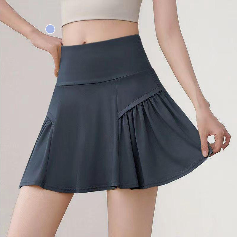 กระโปรงสีเทาเข้ม