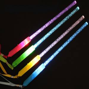 Nouveau style de bâton lumineux LED en fibre optique scintillant pour événements, carnaval, Noël, concerts, bars, baguette étoile, jouet LED clignotant - Product Image 1