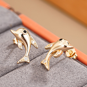 Orecchini a perno con delfino per donna, design simpatico a forma di animale, accessori per l'orecchio da indossare tutti i giorni - Product Image 3