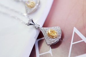 Collar de diamantes elegante y único para mujer Diamante amarillo natural de 0.3ct con cadena de diamantes amarillos de 0.4ct - Product Image 4