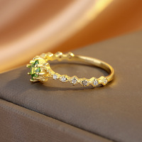 Élégante bague halo en argent 925 plaqué or 14 carats avec pierre carrée verte taille princesse en argent S925