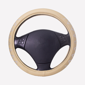 Funda para Volante de Tres Radios, Instalación Rápida en 5s, Diseño Elástico con Bloqueo Automático, Ajuste Universal, Agarre Firme Antideslizante, Decoración Interior para Auto - Product Image 5