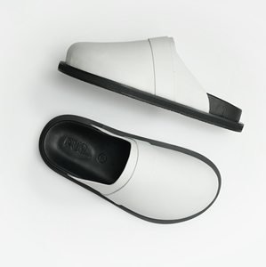 Sandales PUP en gros – Sandales plates à enfiler personnalisées pour l'été, en cuir de vache véritable fait main, avec large bande et semelle épaisse amortissante - Product Image 1