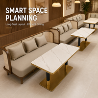 Banquette avec dossier en rotin et structure en bois foncé pour restaurant, ensemble de banquettes trois places pour café et hôtel