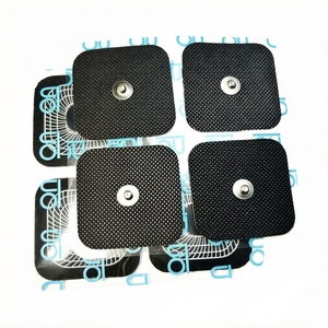 <span class=keywords><strong>Patch</strong></span> musculaire adhésif noir non tissé 5x5cm avec une boucle métallique pour les unités de massage électrodes <span class=keywords><strong>Compex</strong></span> - Product Image 4