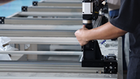 Nouvelle machine de distribution automatique motorisée Zuoma ZM1290A pour l'application de colle thermofusible industrielle dans la couture de soutiens-gorge sans couture