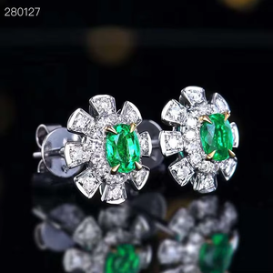 Pendientes Colgantes SGARIT con Esmeralda Natural de 1.25ct, Oro Sólido de 18K, Incrustados con 40 Diamantes y 48 Zafiros Blancos - Product Image 3
