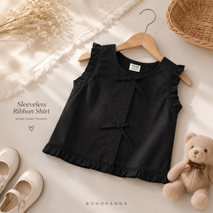 รายละเอียดของริบบิ้นสีดำเพิ่มความโดดเด่นอย่างน่ารักให้กับเสื้อเชิ้ตผ้าฝ้ายแบบไม่มีแขนเสื้อ ซึ่งเป็นตัวเลือกที่ง่ายดายสำหรับการสวมใส่ในชีวิตประจำวันอย่างมีสไตล์ - Product Image 2