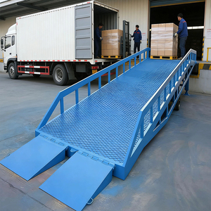 Plataforma Niveladora Hidráulica Móvil de 12T, Rampa para Contenedores con Altura Ajustable de 1.8m para Montacargas - Product Image 1