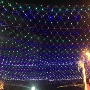 Guirlande lumineuse LED en filet blanc chaud IP44 étanche 2m*2m pour décorations extérieures de Noël, de mariage et de fêtes - Product Image 3