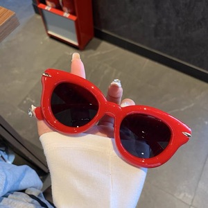 แว่นกันแดดทรงกลมดีไซน์เรโทรสุดฮิต Y2K สไตล์พังก์สุดหรู สำหรับทุกเพศ สีขาวแดง อุปกรณ์เสริมชายหาด ป้องกันรังสียูวี 400 - Product Image 5