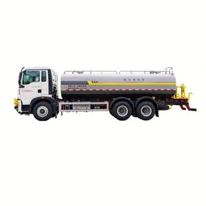 Camion de pulvérisation diesel Sinotruk Howo 6X4, pompe à eau moteur personnalisée haut de gamme, buse haute pression, norme nationale incendie - Product Image 1