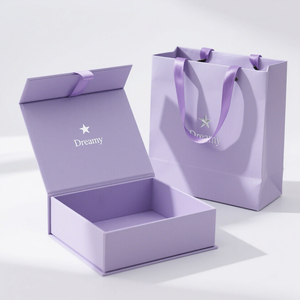 Boîte <span class=keywords><strong>cadeau</strong></span> magnétique pliable en carton rigide mat <span class=keywords><strong>de</strong></span> luxe avec logo personnalisé, faible MOQ, pour bijoux, avec sacs en papier inclus - Product Image 1
