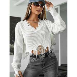 Pull blanc à épaules tombantes, à bords effilochés, en tricot pour femme - Product Image 5