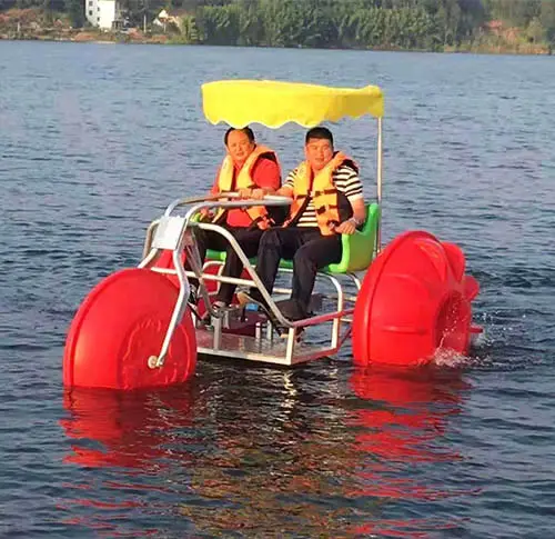 Nuovo design HDPE attraente gioco su acqua 3 grandi ruote water bike triciclo d'acqua per 2 persone