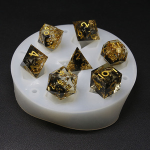 Kit de fabricación de moldes de <span class=keywords><strong>dados</strong></span> de silicona con copa de <span class=keywords><strong>dados</strong></span> accesoria para crear sus propios <span class=keywords><strong>dados</strong></span> <span class=keywords><strong>personalizados</strong></span> - Product Image 3