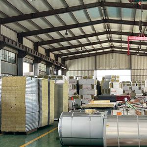 แผ่นฉนวนกันความร้อนร็อควูลแบบแซนวิช ขนาด 2000 มม. ทนไฟ สำหรับห้องเย็น ใช้ในอุตสาหกรรม - Product Image 1