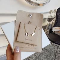 Pochette à Bijoux Portable en Velours Microfibre Suédine Ivoire avec Logo Personnalisé et Fermeture à Pression, Incluant un Coussinet d'Insertion pour Rangement de Colliers et Pendentifs