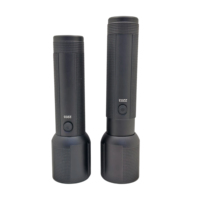 Lampe torche zoomable en gros IP65 400-500M 3000mAh 3000K Lumière chaude Rechargeable USB Marque privée Échantillonnage en 7 jours Logo personnalisé