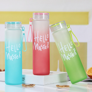 Vaso Moderno de Vidrio Esmerilado con Degradado de 400 ml, con Impresión de Letras, Portátil, con Tapa y Cordón - Product Image 2