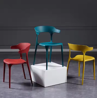 Chaise de salle à manger décontractée en plastique PP avec dossier, style nordique, pour café et salon de thé, modèle 'Cow Horn'