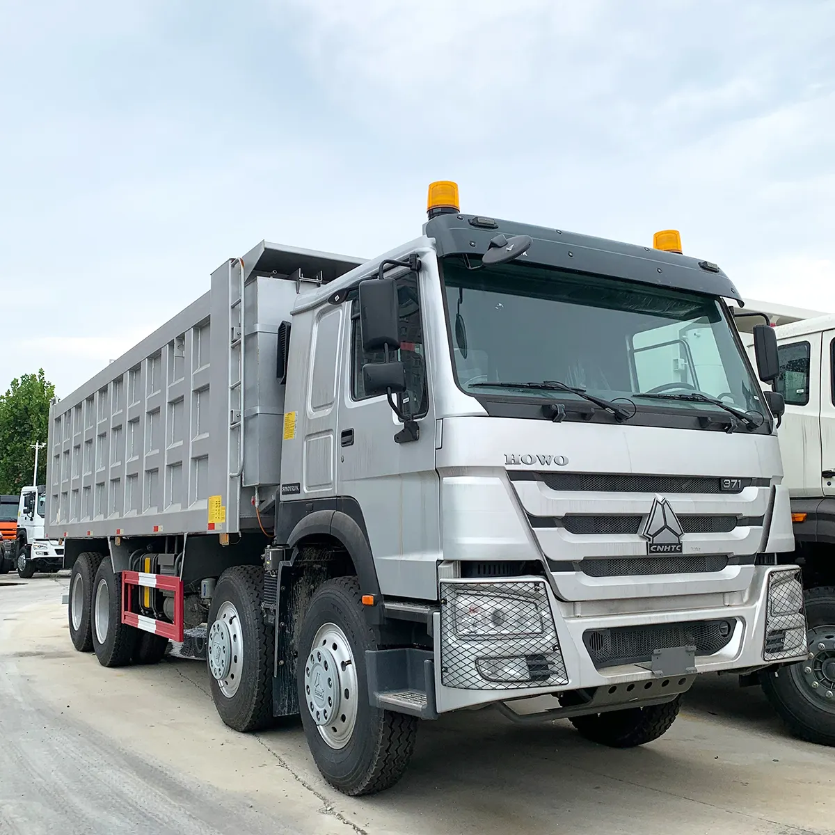 משאית סין 12 גלגלים RHD 50 טון שני יד 8x4 בשימוש HOWO טיפר משאית אשפה