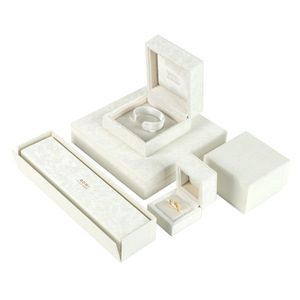 Caja de Almacenamiento de Joyería Japonesa Moderna, Caja de Regalo Cuadrada Blanca para Collar, Anillo, Pendientes, Pulsera, Presentación de Accesorios de Alta Gama - Product Image 1