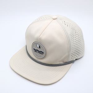 Casquette de sport unisexe 5 panneaux en PVC et caoutchouc, personnalisable, haute qualité, pour cyclisme et alpinisme, avec design perforé découpé au laser et tissu imprimé - Product Image 1