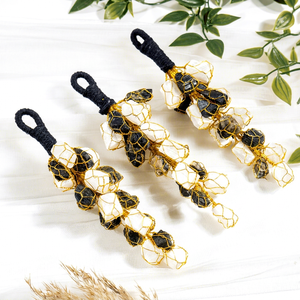 Très demandé : Pendentifs à pampilles en sélénite blanche et tourmaline noire, cristaux naturels de guérison de qualité supérieure, écologiques, pour voiture Feng Shui - Product Image 1