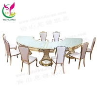 Table serpentine en verre blanc avec cadre en acier inoxydable doré, décoration moderne, mariage